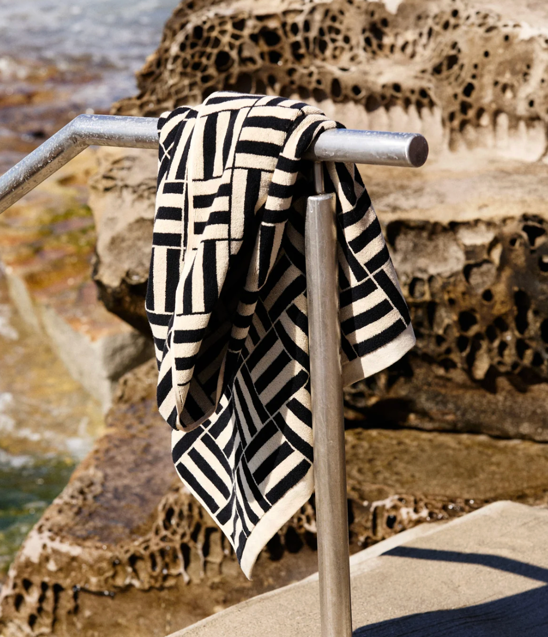 WILLIS POOL TOWEL Sand & Noir Individual