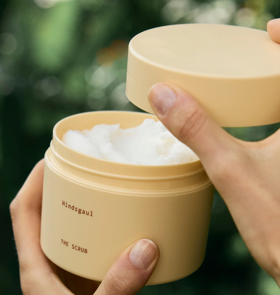THE SCALP SCRUB SHAMPOO