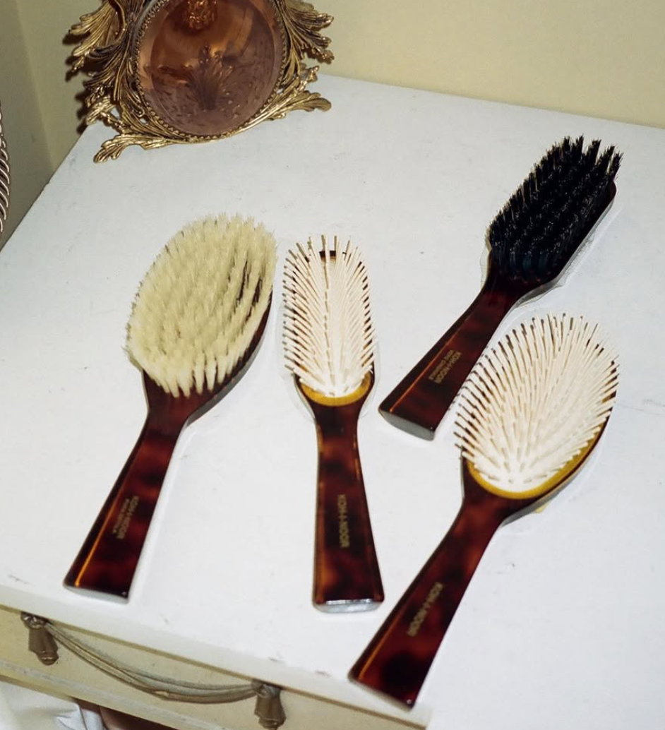 OVAL HAIR BRUSH w/ NATURAL BRISTLES
